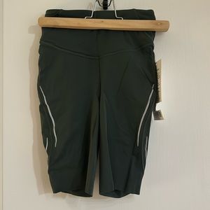 NWT Lululemon green shorts size 2